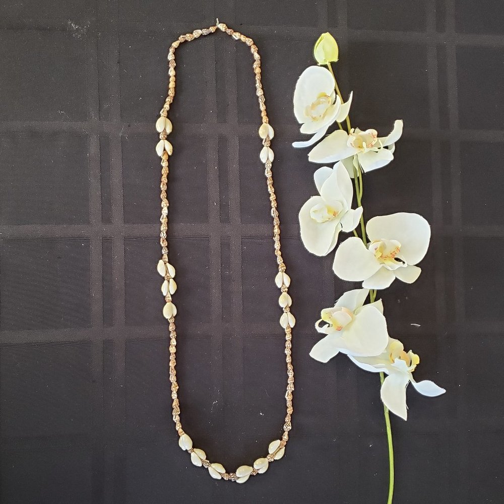 Vintage Beautiful Brown & White Shell Boho Necklace from Hawaii        B